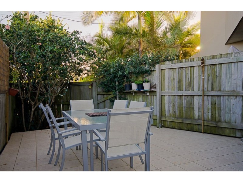 1/53 Petrel Avenue, Mermaid Beach QLD 4218