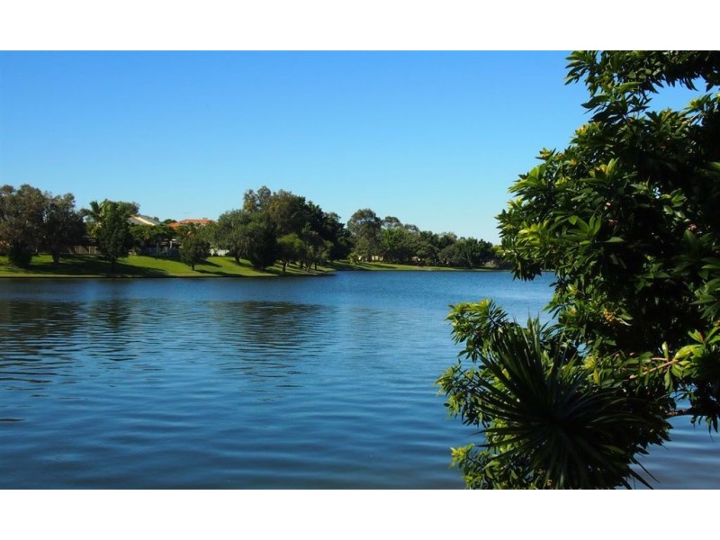 20 Haslewood Court, Mermaid Waters QLD 4218