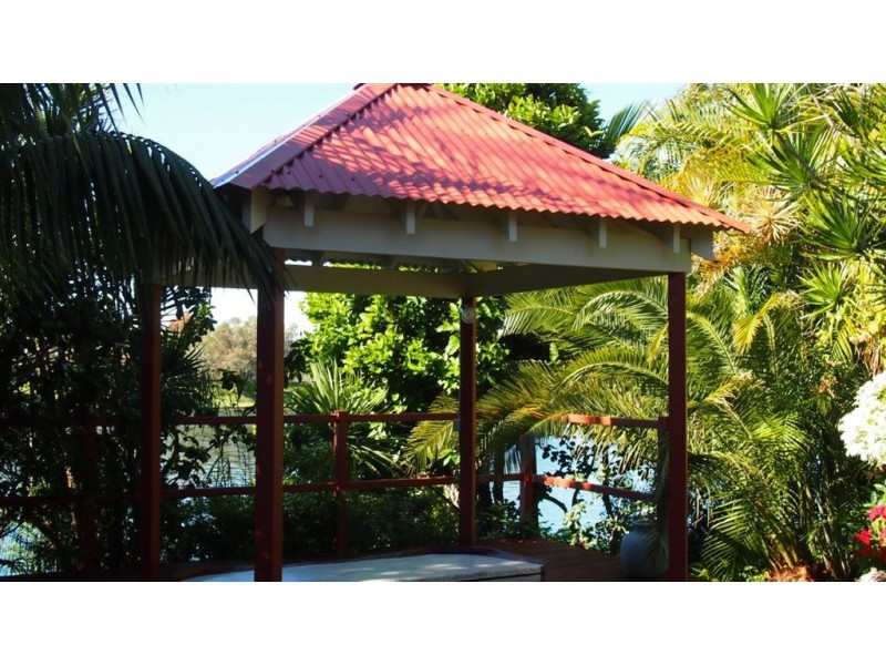 20 Haslewood Court, Mermaid Waters QLD 4218