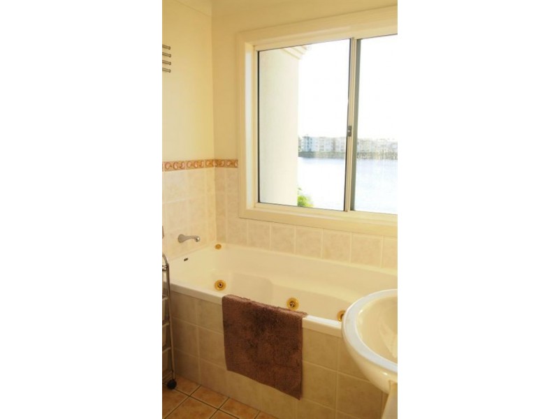 11 Washington Court, Varsity Lakes QLD 4227