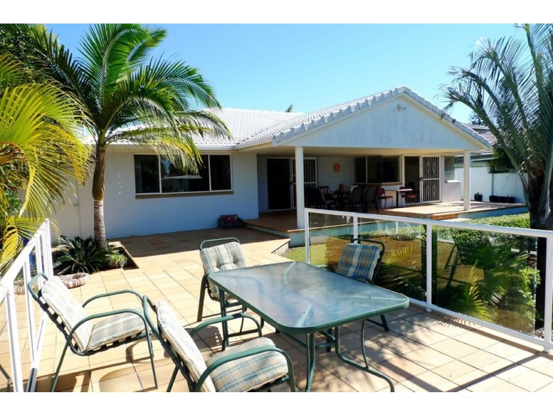 13 Conifer Crescent, Broadbeach Waters QLD 4218