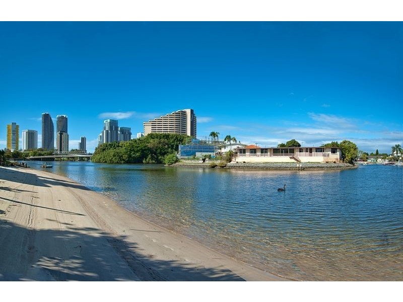 17 Miami Key, Broadbeach Waters QLD 4218