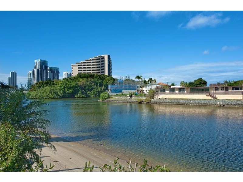 17 Miami Key, Broadbeach Waters QLD 4218