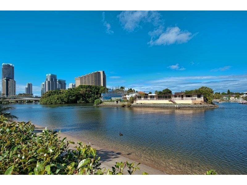 17 Miami Key, Broadbeach Waters QLD 4218