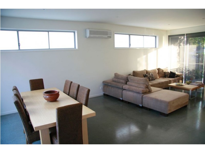 40 Watts Dr, Varsity Lakes QLD 4227