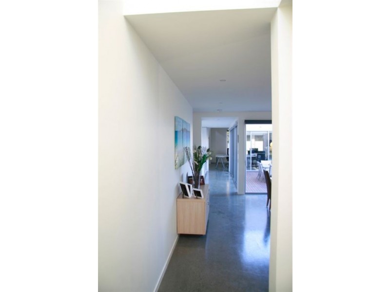 40 Watts Dr, Varsity Lakes QLD 4227