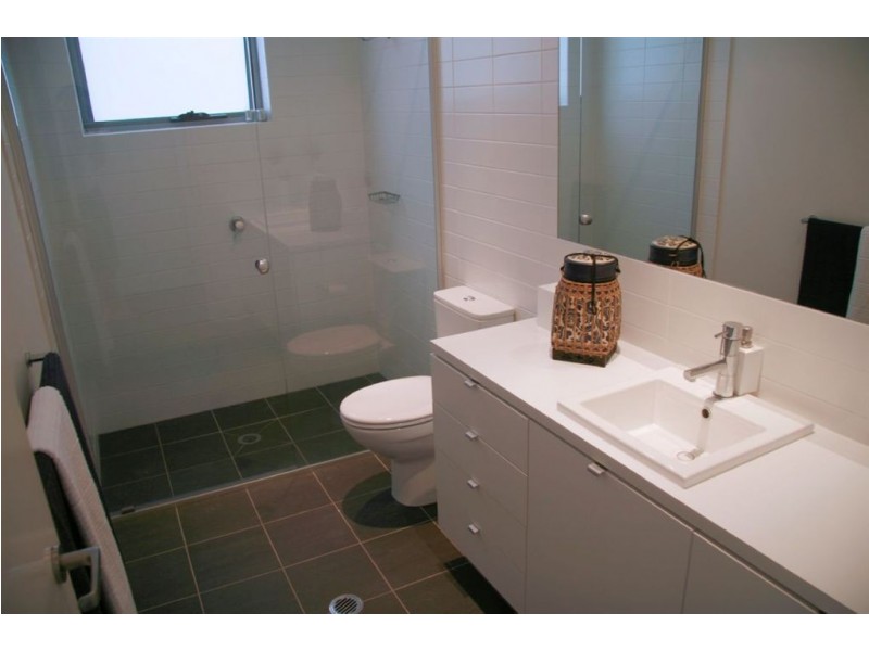 40 Watts Dr, Varsity Lakes QLD 4227