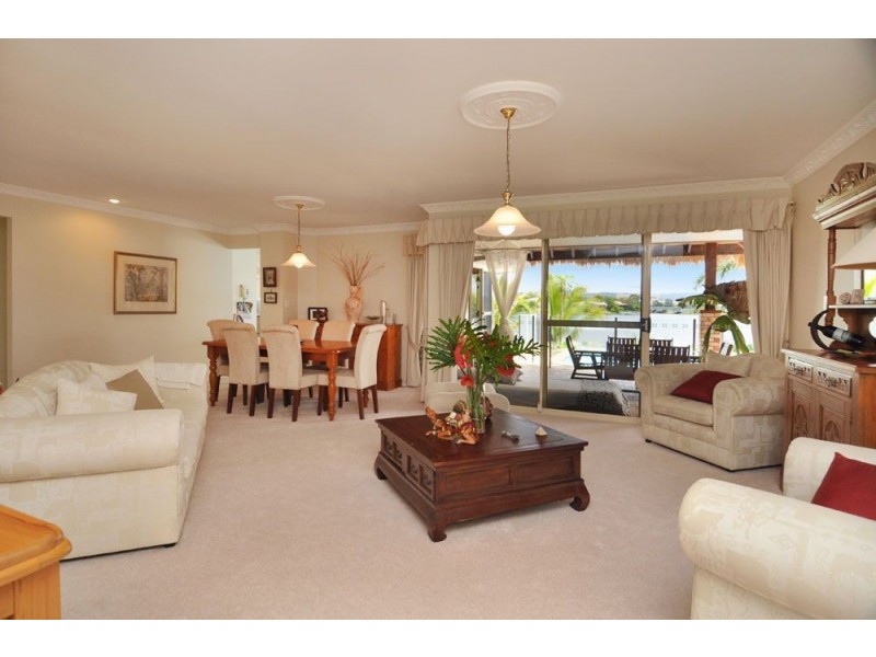 62 Dipper Drive, Burleigh Waters QLD 4220