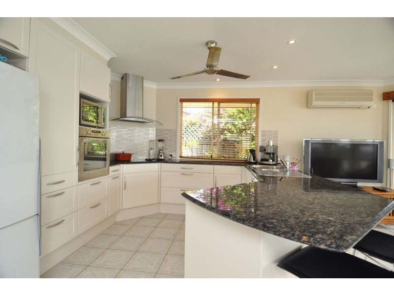 62 Dipper Drive, Burleigh Waters QLD 4220