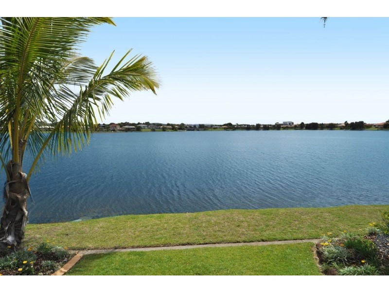 62 Dipper Drive, Burleigh Waters QLD 4220