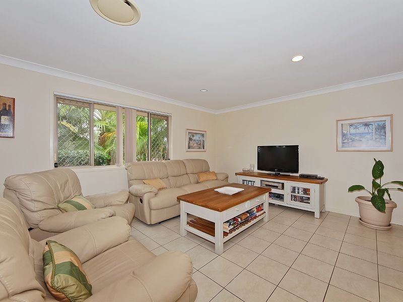 17 Greenbank Circuit, Carrara QLD 4211