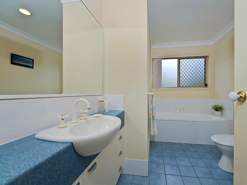 17 Greenbank Circuit, Carrara QLD 4211