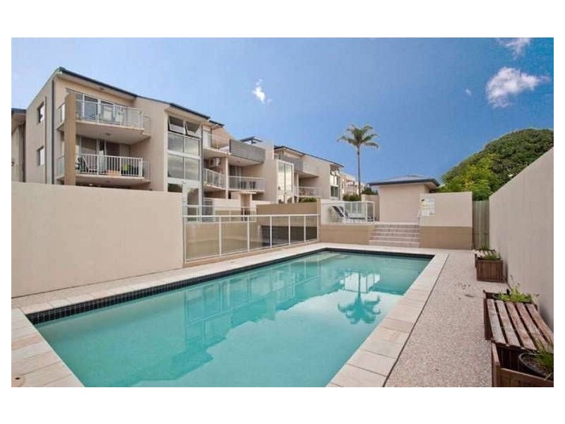 6/8 Proud St, Labrador QLD 4215