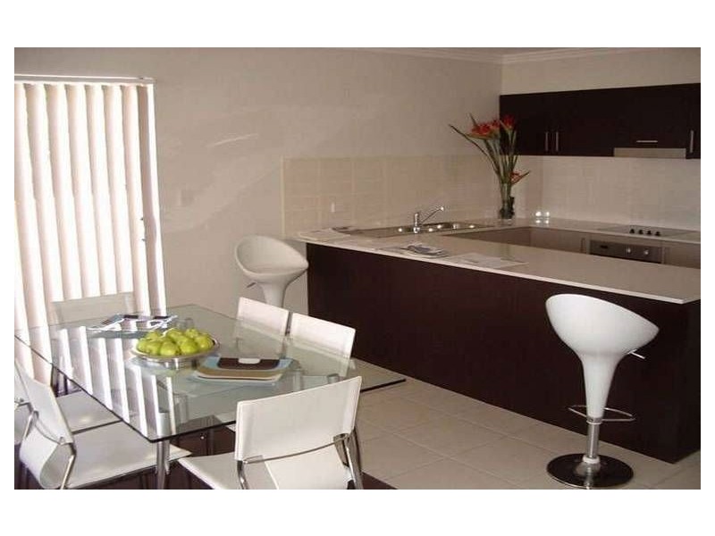 6/8 Proud St, Labrador QLD 4215