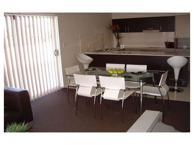 6/8 Proud St, Labrador QLD 4215