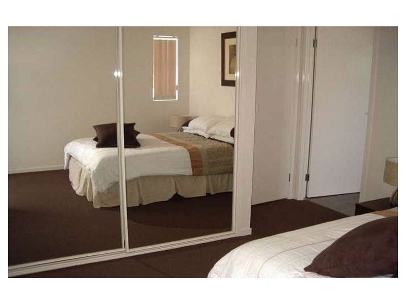 6/8 Proud St, Labrador QLD 4215