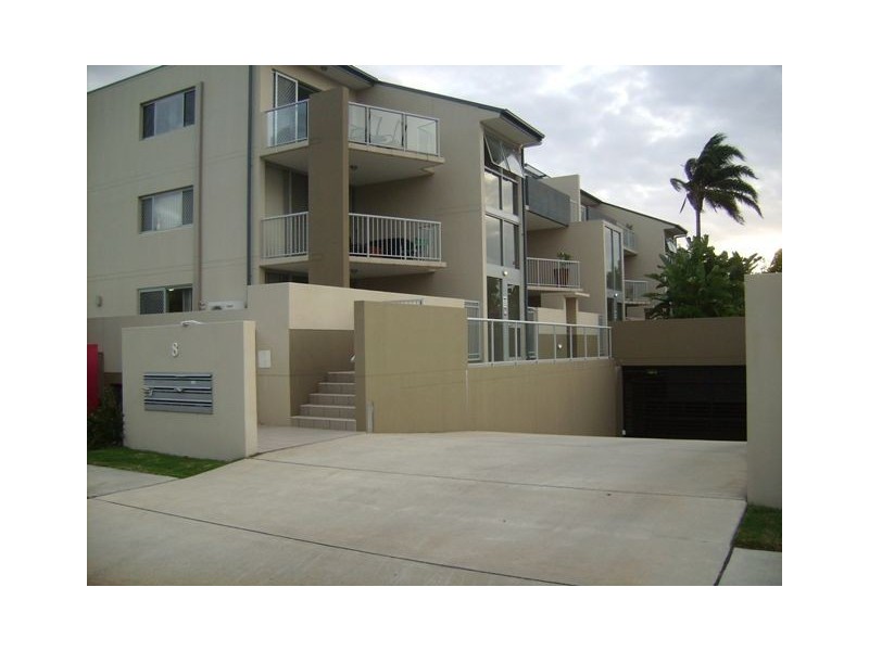 6/8 Proud St, Labrador QLD 4215