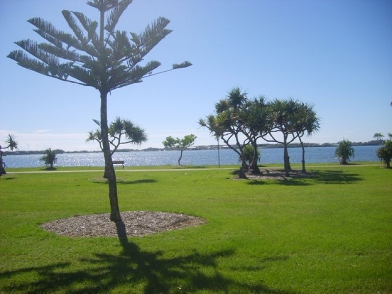 6/8 Proud St, Labrador QLD 4215