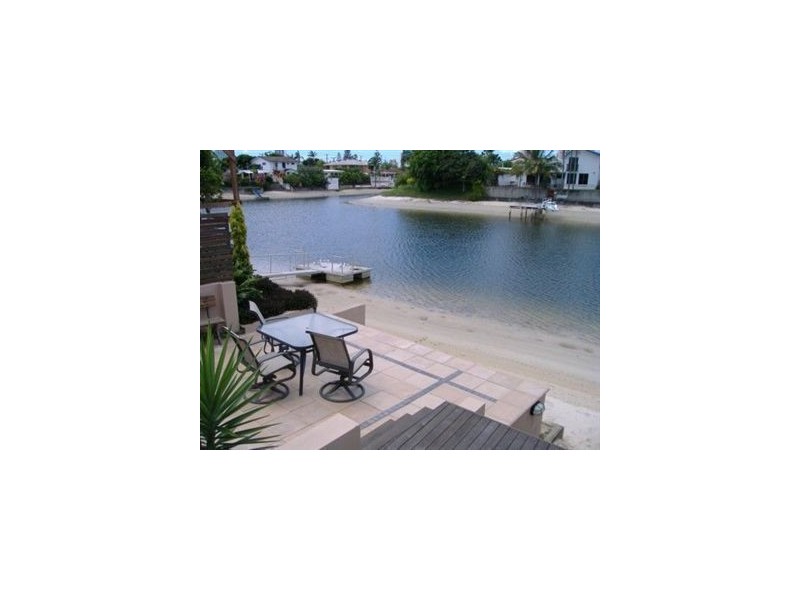 16 Pasadena Court, Broadbeach Waters QLD 4218