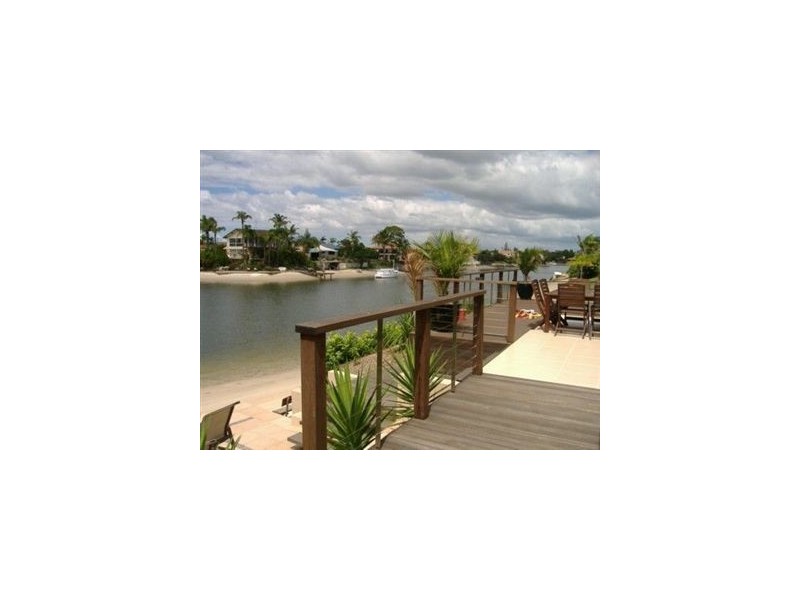 16 Pasadena Court, Broadbeach Waters QLD 4218