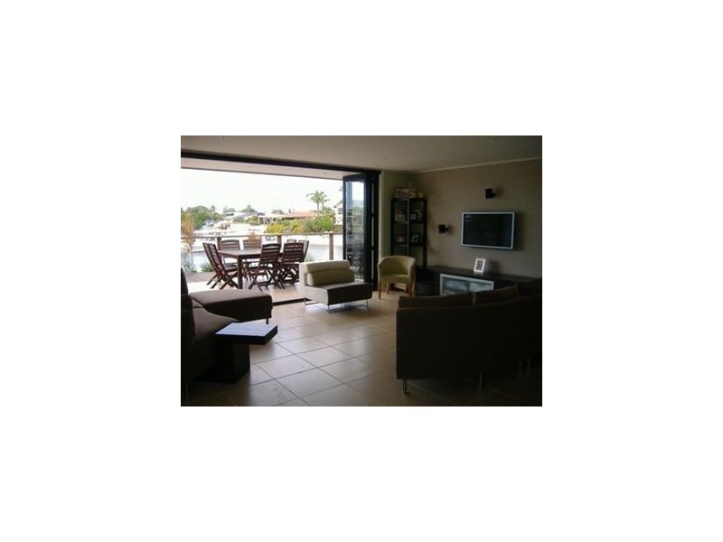 16 Pasadena Court, Broadbeach Waters QLD 4218