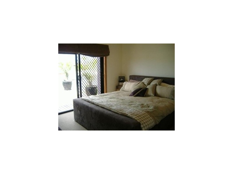 16 Pasadena Court, Broadbeach Waters QLD 4218