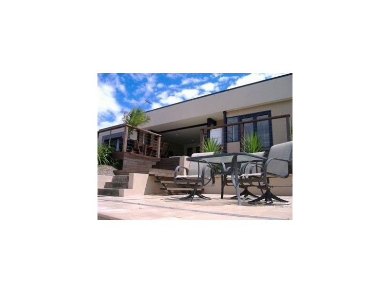 16 Pasadena Court, Broadbeach Waters QLD 4218