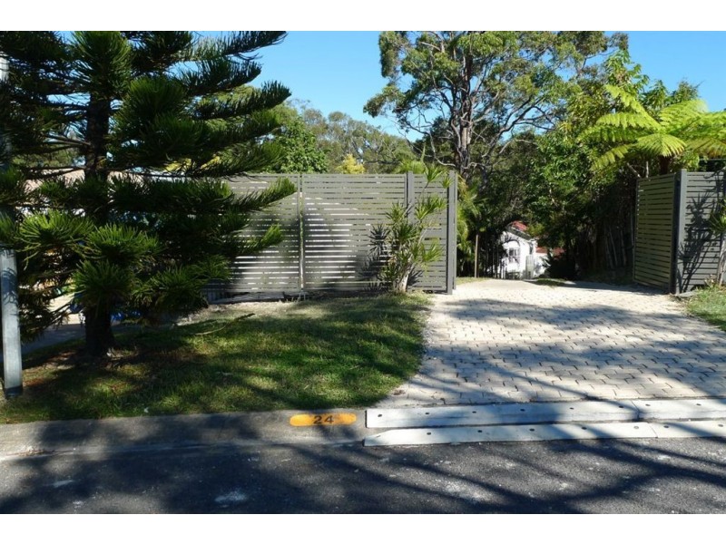 24 Federal Place, Robina QLD 4226