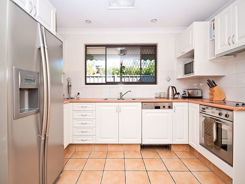 2 Ireby Court, Mermaid Waters QLD 4218