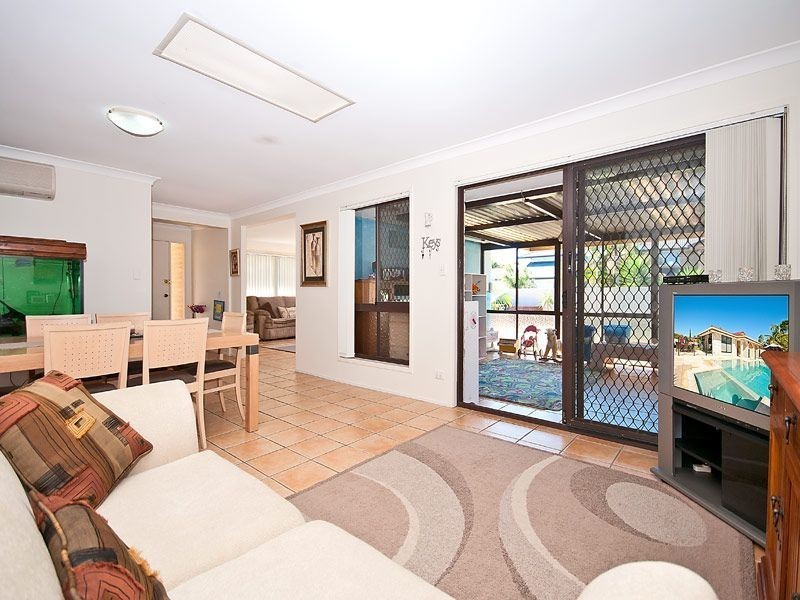 2 Ireby Court, Mermaid Waters QLD 4218