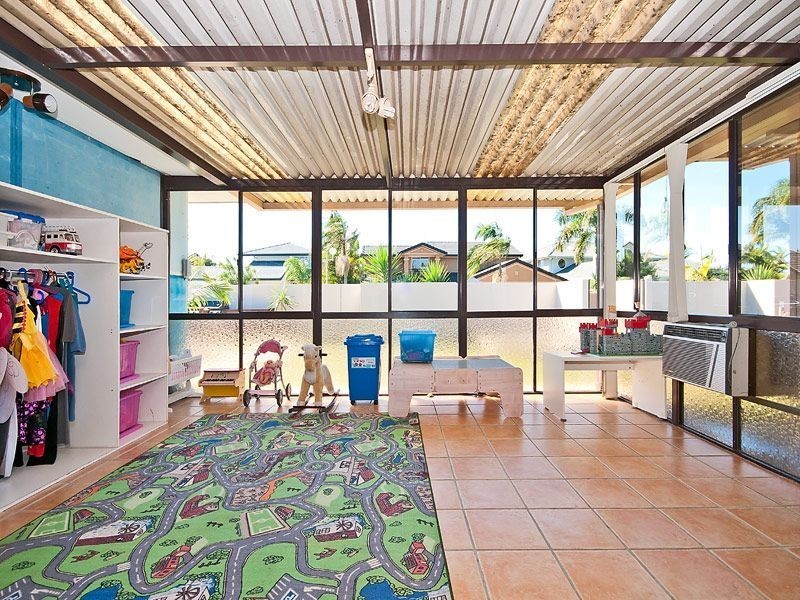 2 Ireby Court, Mermaid Waters QLD 4218