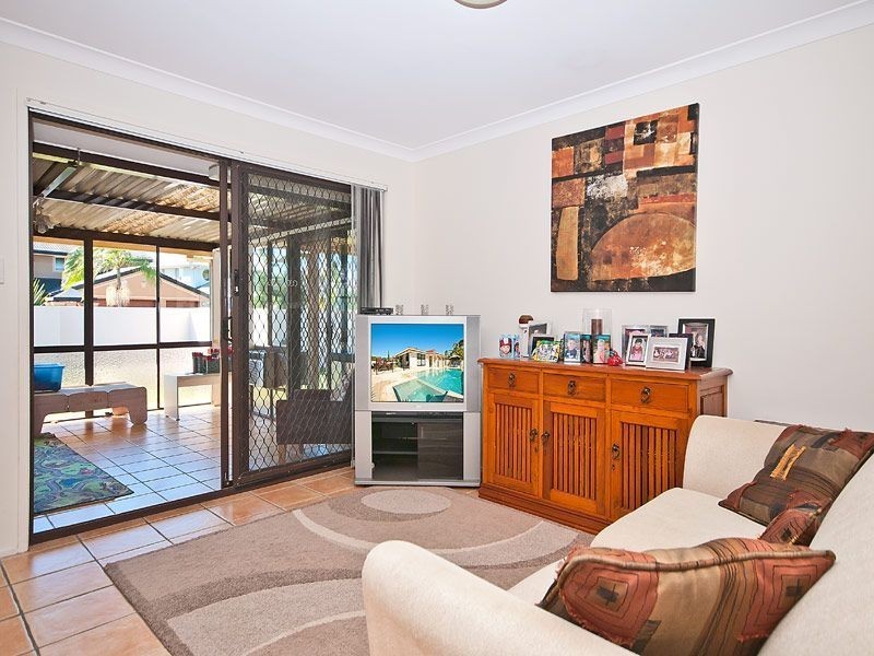 2 Ireby Court, Mermaid Waters QLD 4218