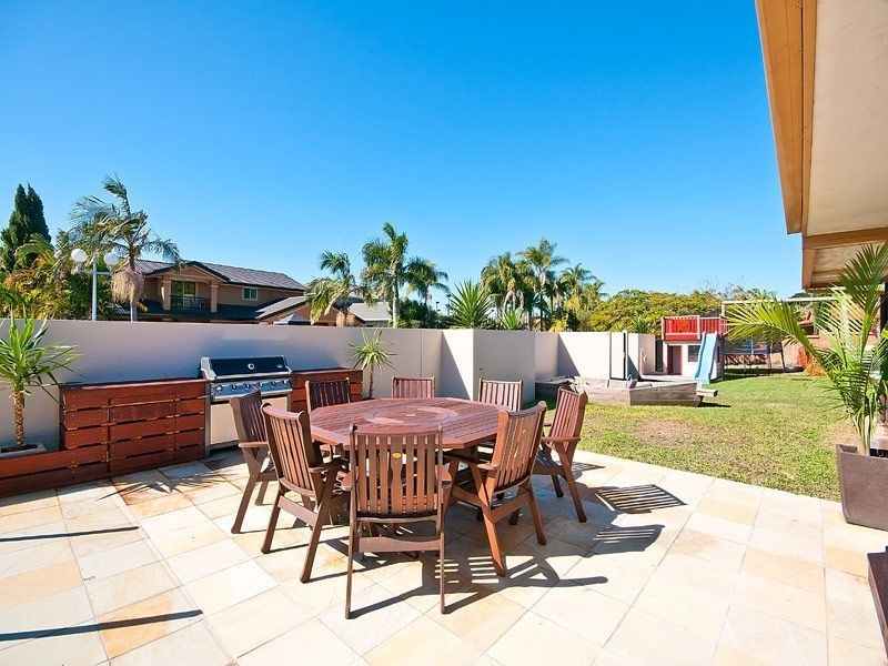 2 Ireby Court, Mermaid Waters QLD 4218