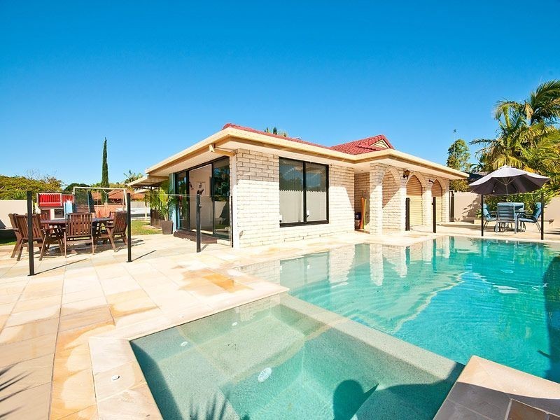 2 Ireby Court, Mermaid Waters QLD 4218