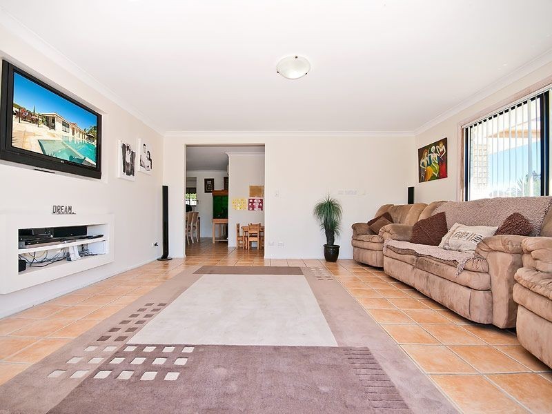 2 Ireby Court, Mermaid Waters QLD 4218