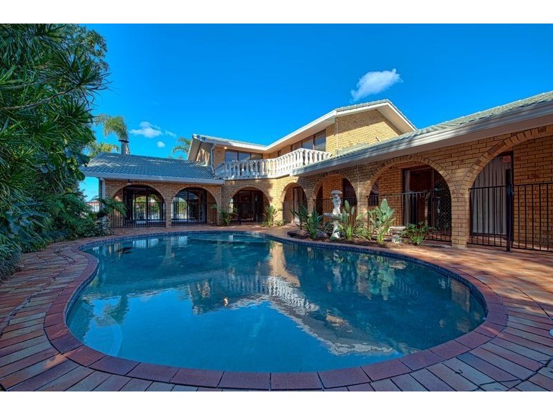 16 Sacha Place, Carrara QLD 4211