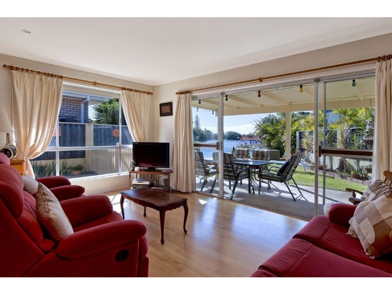 15 Verdichio Avenue, Mermaid Waters QLD 4218