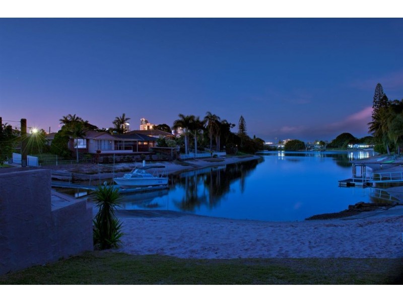 15 Verdichio Avenue, Mermaid Waters QLD 4218