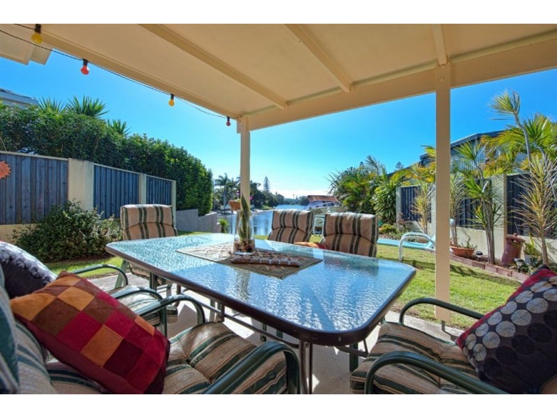 15 Verdichio Avenue, Mermaid Waters QLD 4218