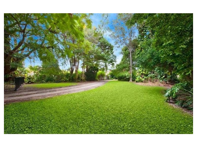 207-209 Monaco Street, Broadbeach Waters QLD 4218