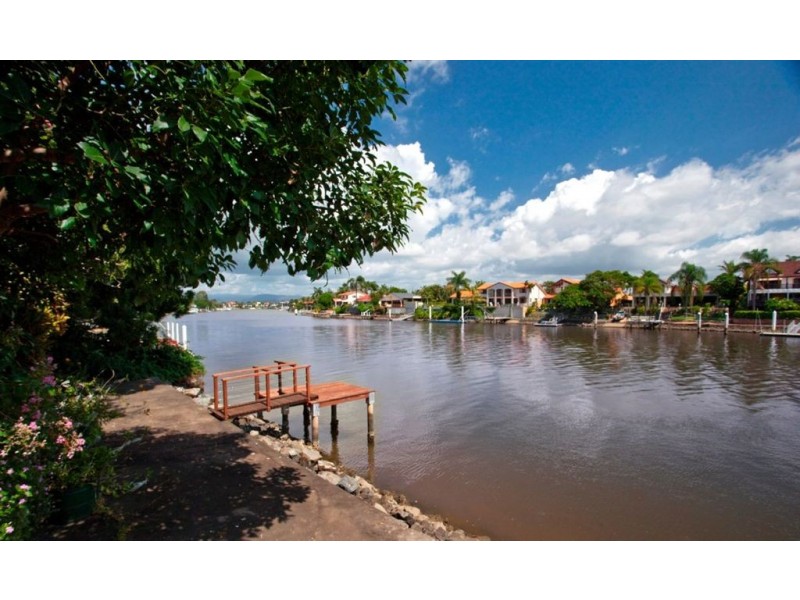 207-209 Monaco Street, Broadbeach Waters QLD 4218