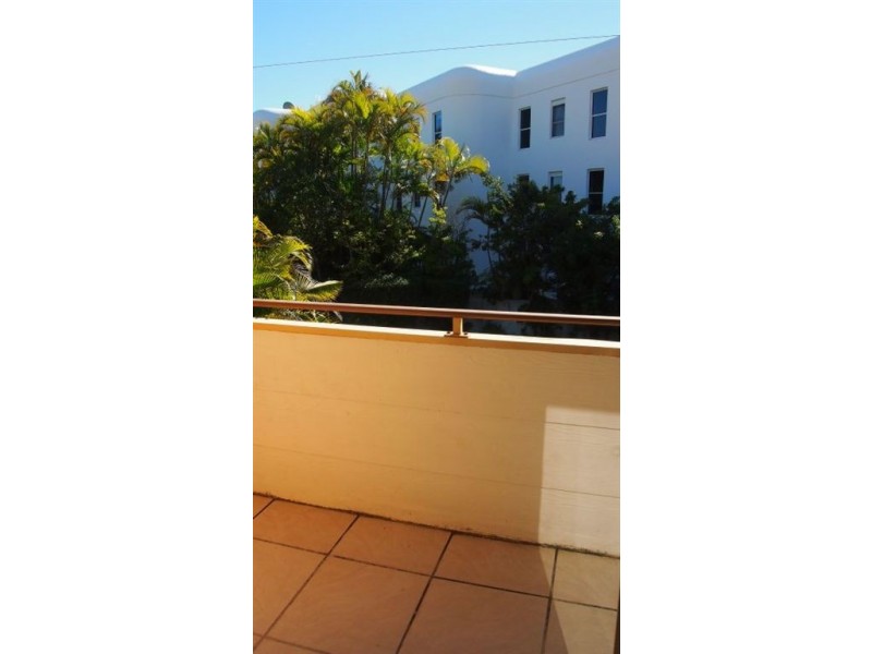 8/9 Eady Avenue, Broadbeach Waters QLD 4218