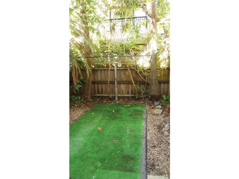 8/9 Eady Avenue, Broadbeach Waters QLD 4218