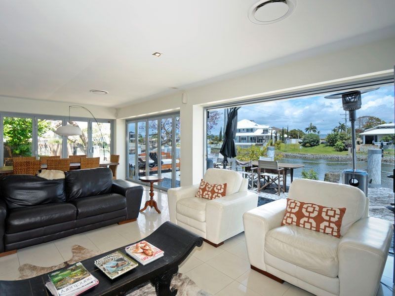 41 Allambi Avenue, Broadbeach Waters QLD 4218
