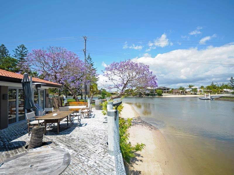 41 Allambi Avenue, Broadbeach Waters QLD 4218