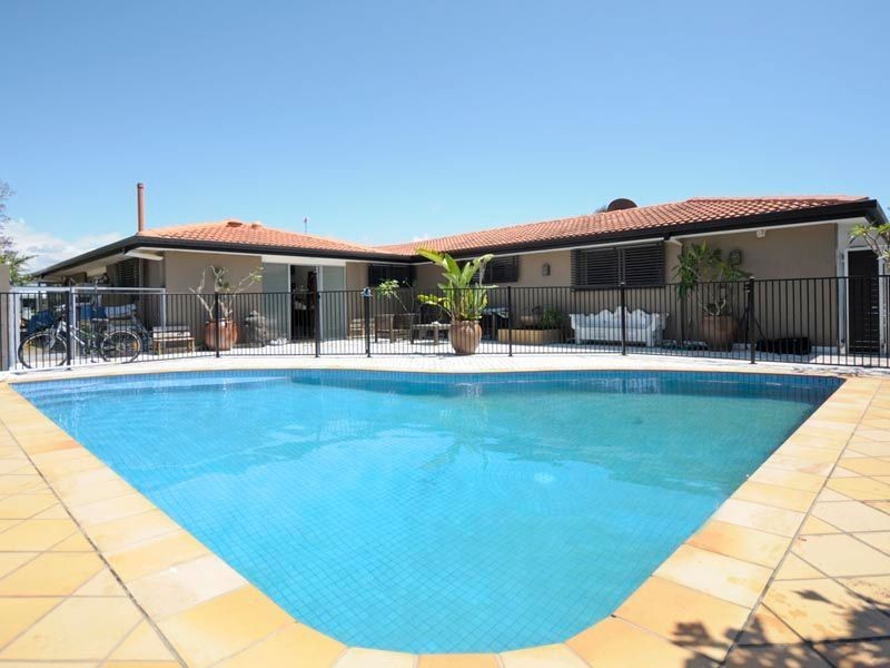 41 Allambi Avenue, Broadbeach Waters QLD 4218