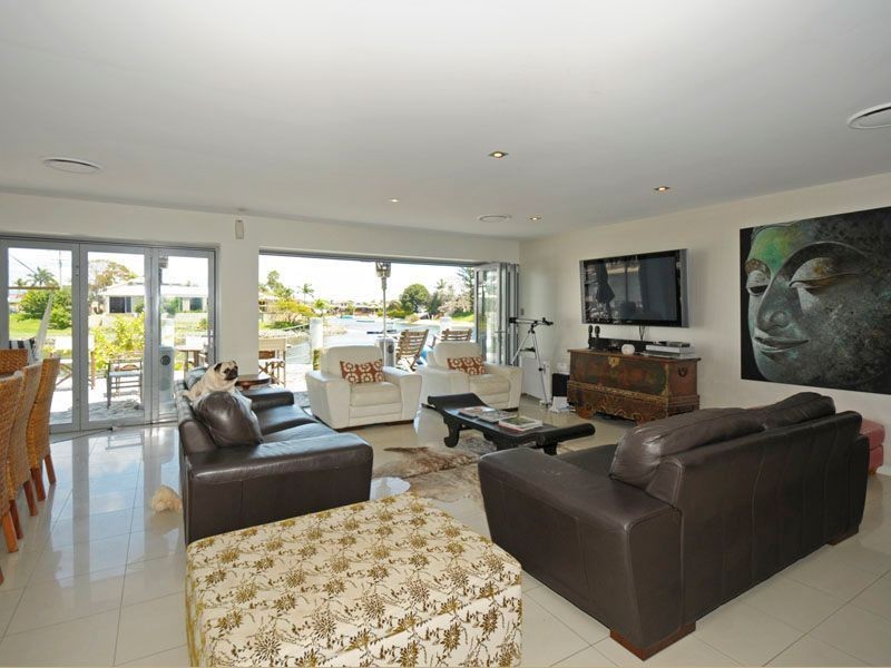 41 Allambi Avenue, Broadbeach Waters QLD 4218
