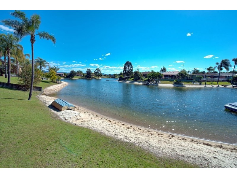 4/18 Dunlop Court, Mermaid Waters QLD 4218