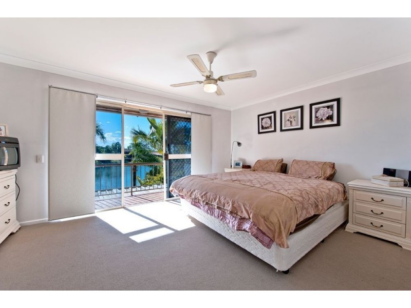 4/18 Dunlop Court, Mermaid Waters QLD 4218