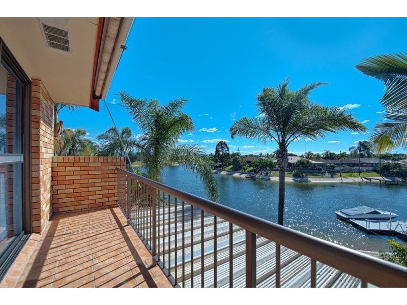 4/18 Dunlop Court, Mermaid Waters QLD 4218